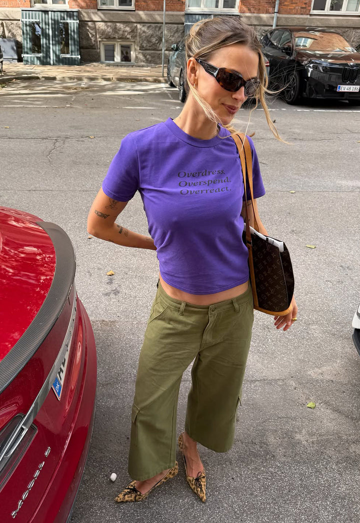 OVERDRESSED TEE - GRAPE