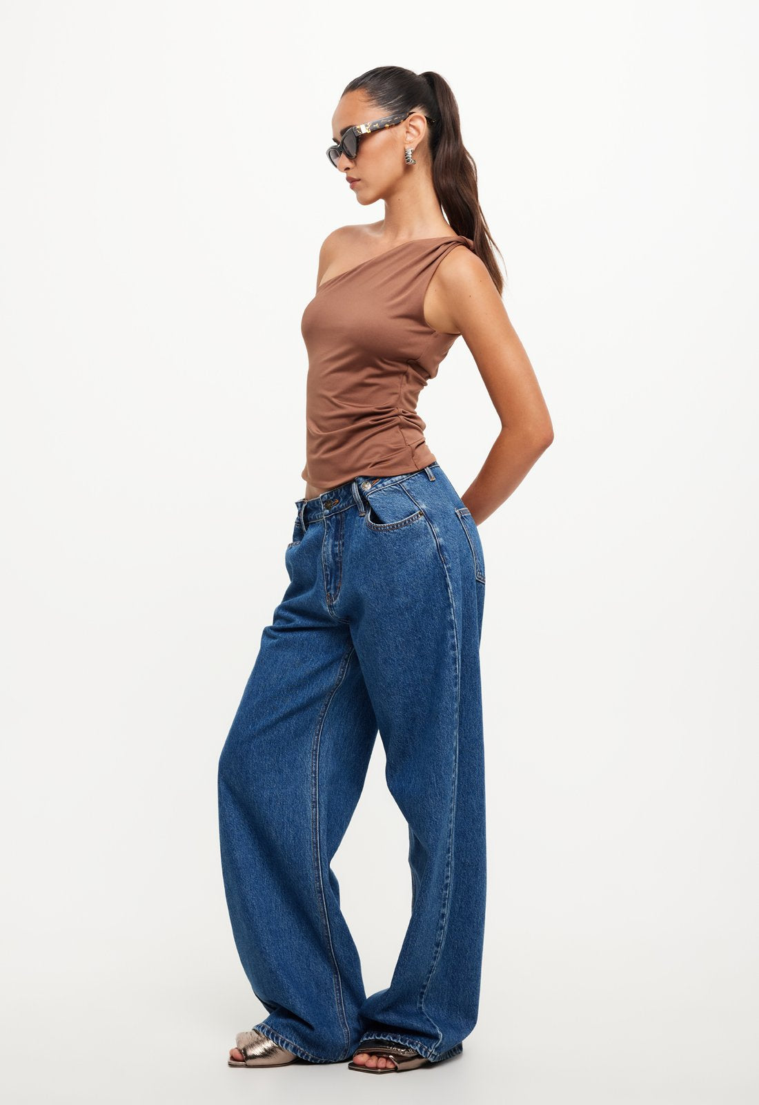 UNVEILING ONE SHOULDER TOP - CHOCOLATE